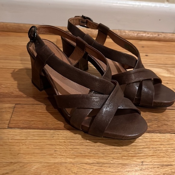 Bussola NWOT Women 3” Heel Brown Open Tow Sandals - Size 38 - Picture 5 of 15